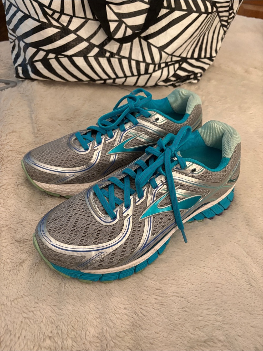 Brooks Women's Silver and Teal Running Sneakers